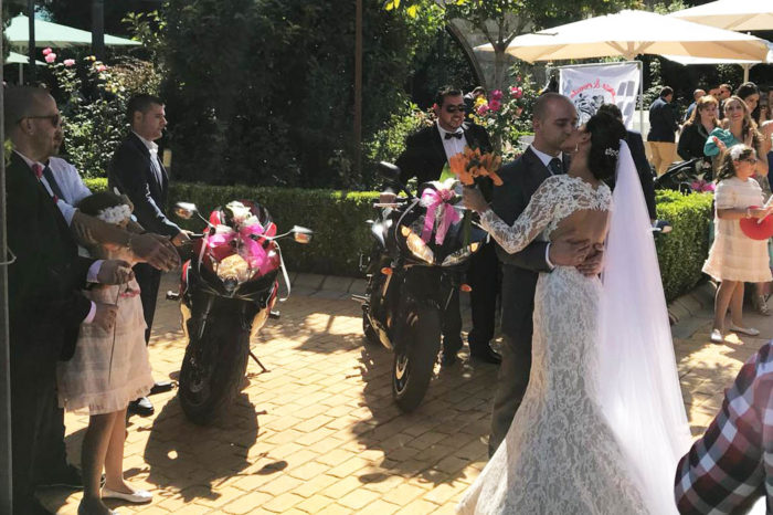 un beso con las motos