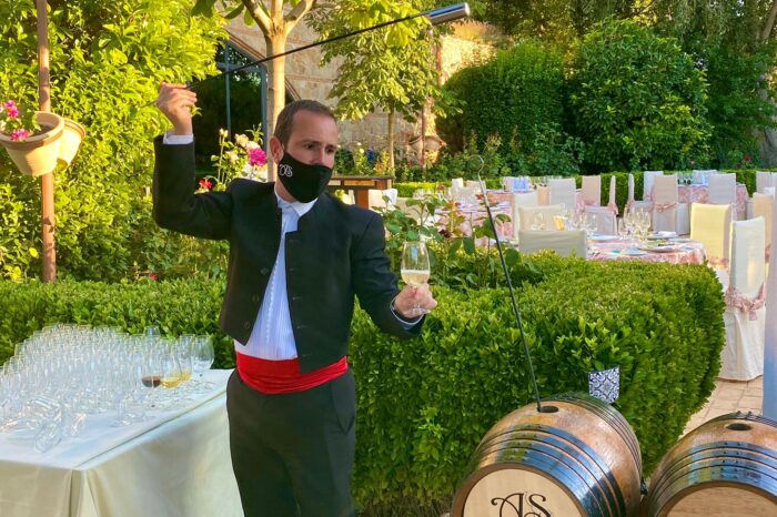 una boda rociera escanciador